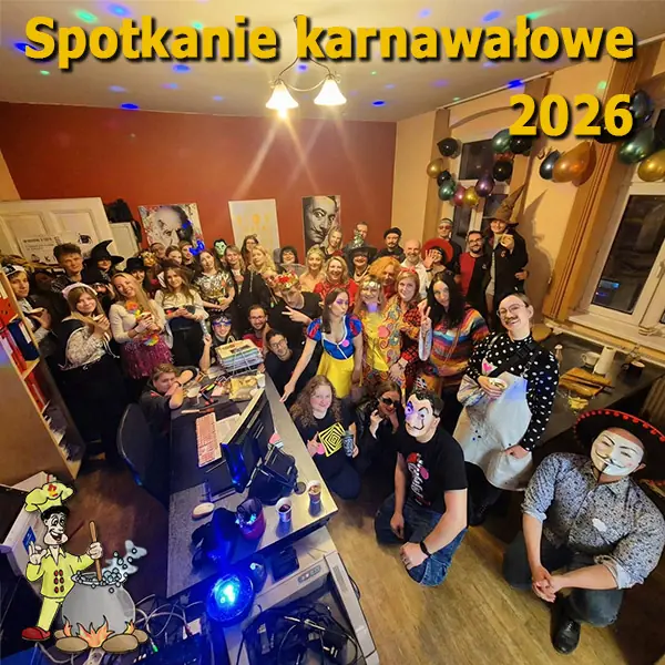 Uczestnicy spotkania karnawałowo-kulinarnego w szkole języka hiszpańskiego Alma Española w Katowicach